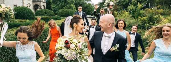 27 най-добри идеи за младоженци в деня на сватбата (+ родителите) и съвети