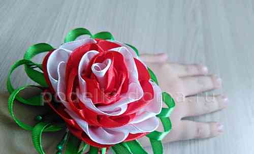 Buttonhole iz trakov Rosette