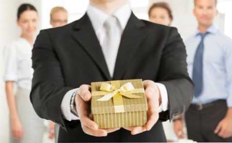 Čo dať šéfovi 8. marca - pravidlá pre výber darčeka (1. časť)