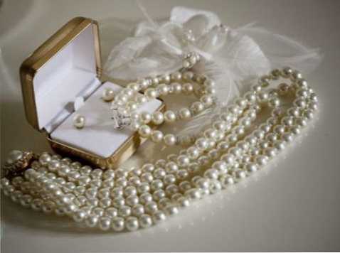 Co zaprezentować na perłowy ślub - cenne prezenty rocznicowe