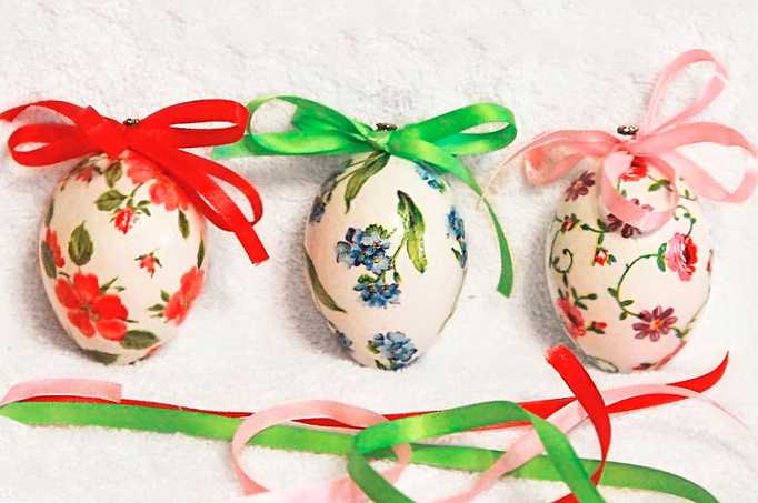 Telur decoupage untuk Paskah