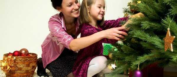 Cara menghias pohon Natal untuk Tahun Baru dengan tangan Anda sendiri