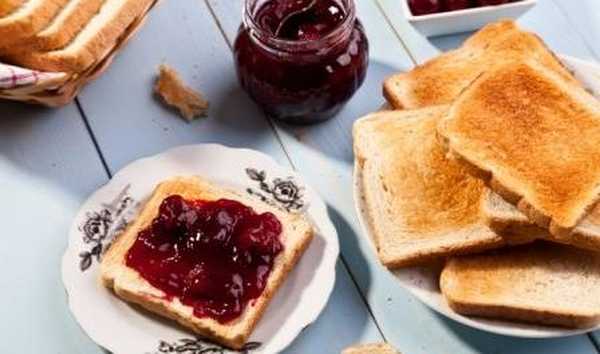 Kako kuhati sladko češnjevo marmelado v počasnem kuhalniku