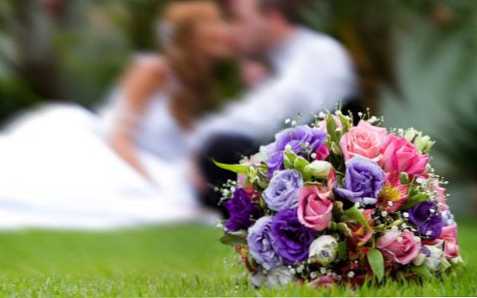 Cara memberi bunga untuk tips pernikahan untuk memilih buket yang mengesankan, serta 7 alternatif untuk itu