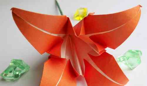 Papierová ľalia (Origami)