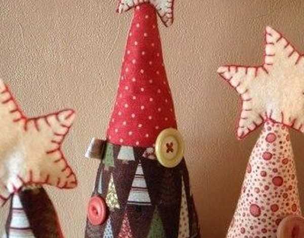DIY vianočný stromček vyrobený z látky