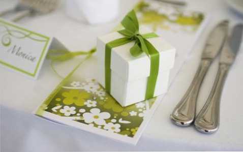 Az esküvői vendégek szokatlan, szezonális, univerzális ötletek gyűjteményét mutatják be
