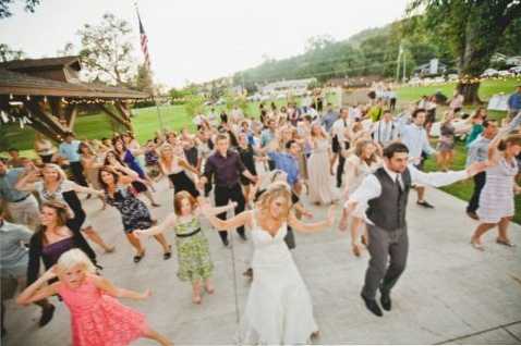 Poklon za vjenčanje - ples mladoženje, mladenke, prijatelja, djece. Kako provesti flash mob?