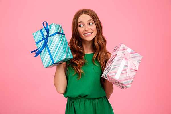 TOP 31 nápadů, jak dát dívce roční vztah + 7 dárků
