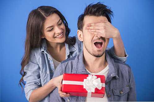 TOP 54 idej, kako podariti ljubimcu za novo leto, plus 63 daril
