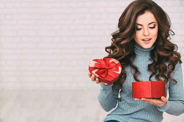 TOP 64 nápadů, jak dát přítelkyni nový rok + 21 dárků