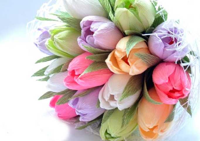 Édességekből készült tulipánok