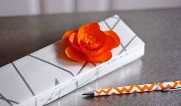 Od valovitog papira izrađujemo ružu