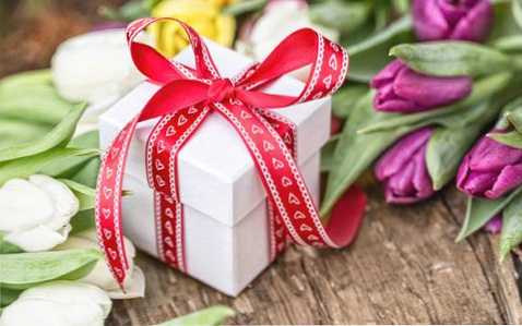 Как да зарадвате учителя на 8 март с няколко идеи за самостоятелен подарък