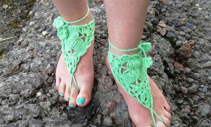 Hiasan pantai di kaki (crochet)