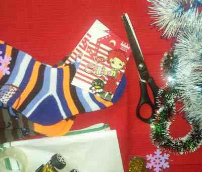 Упаковка новорічних подарунків сніговик і ялинка