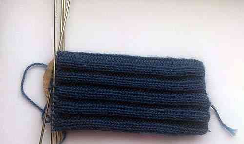 Плетемо дечје двоструке рукавице (игле за плетење)