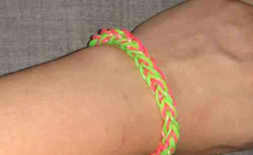 Cara menenun gelang dari karet gelang French braid