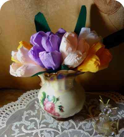 Krokusy - kwiaty z tektury falistej